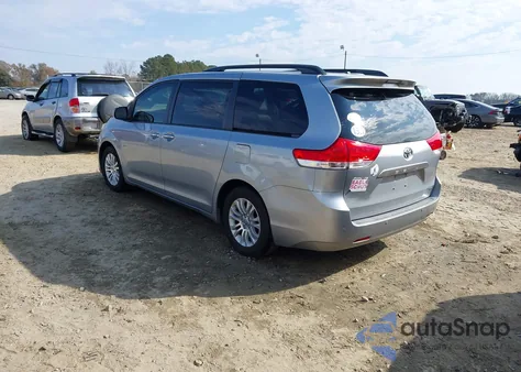 2014 Toyota Sienna Xle V6 8 Passenger z USA, uszkodzony, nr VIN 5TDYK3DC2ES509255